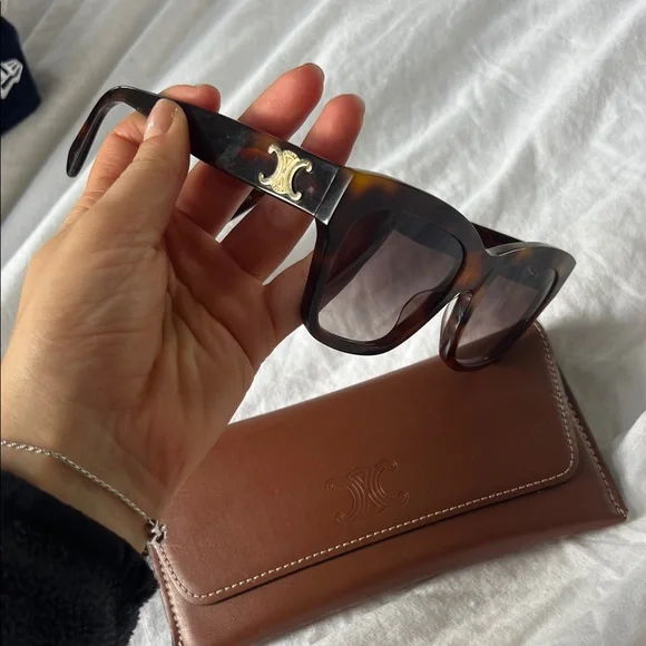 Celine Tortoise Sunglasses with Gold Detail - Picture 3 of 7